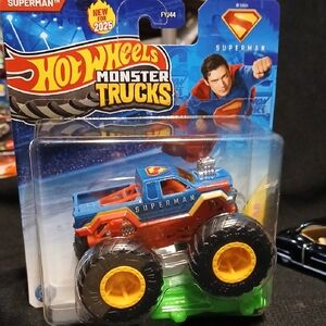 Superman Hot Wheels Monster Truck 1/64